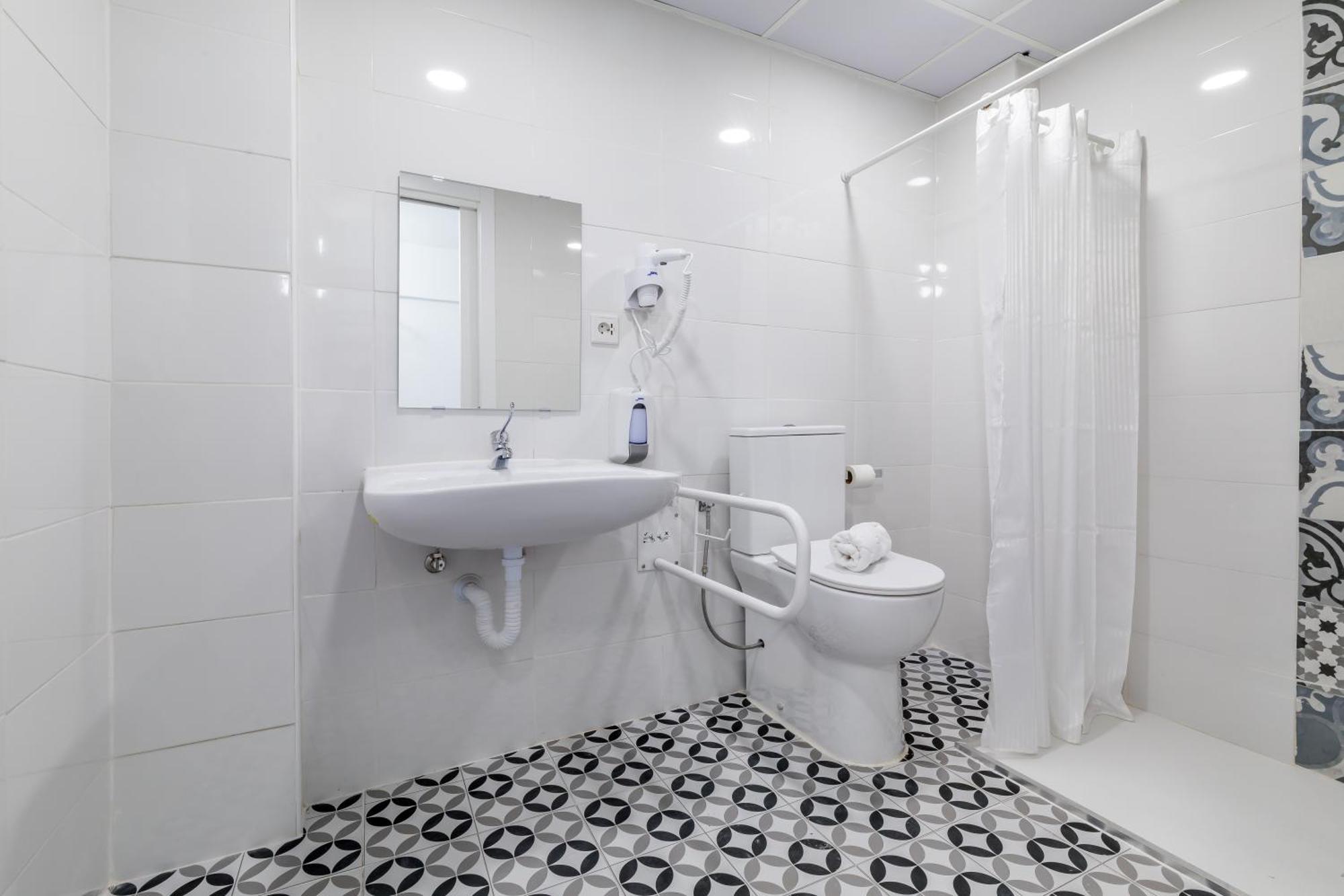 Ayz Ulises - Auto Check-In Property, Madrid